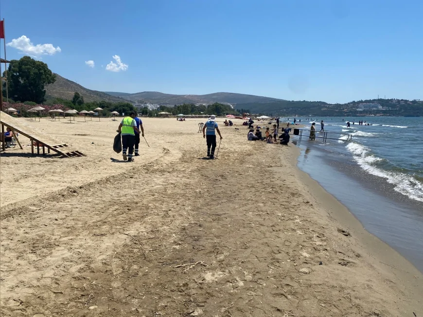 Efes Selçuk Belediyesi ile İzmir Büyükşehir Belediyesi Pamucak ve Pananos sahillerinde temizlik çalışmalarını sürdürüyor