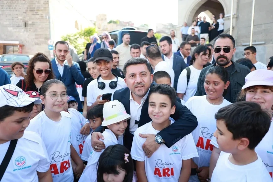 Nevşehir Belediye Başkanı Rasim Arı: “Çocuklarımızın ve gençlerimizin gelişimi için yanlarında olmaya devam edeceğiz”