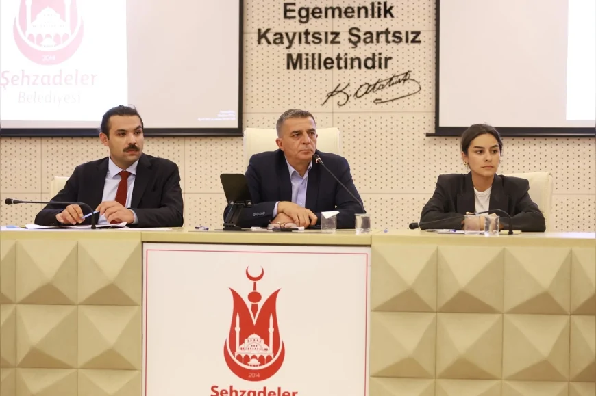 Şehzadeler Belediye Başkanı Hakan Şimşek: “34 kırsal mahallede 350 bin metre ova yolunu sezon sonuna kadar tamamlayacağız”