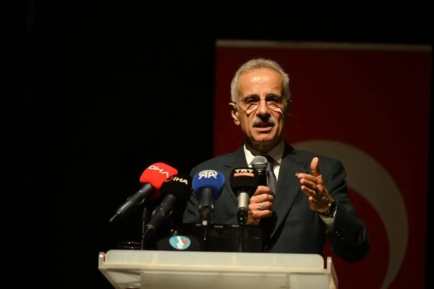 Ulaştırma ve Altyapı Bakanı Abdulkadir Uraloğlu: “Velimeşe’de köprülü kavşak projesini üstlendik”