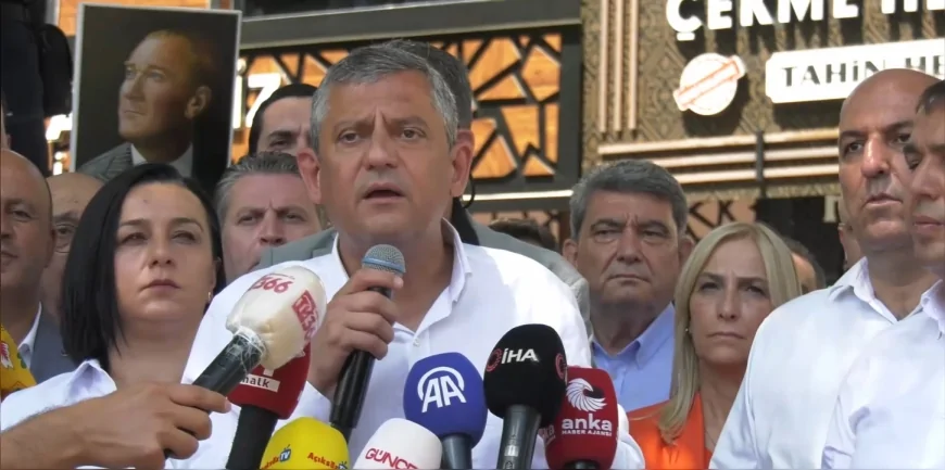 CHP GENEL BAŞKANI ÖZGÜR ÖZEL: “DÜŞÜK GELİRLİNİN DESTEĞİNDE PATLAMA YAŞADIK; YOKSULLUK SİYASETİ YAPMADIK, ÇÖZÜMÜ ANLATTIK” KASTAMONU ESKİ SANAYİ SİTESİ ESNAF ZİYARETİ