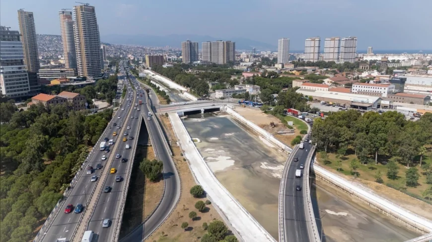 İzmir Büyükşehir Belediyesi Meles ve Arap Deresi'ndeki kapsamlı temizlik çalışmalarını tamamladı