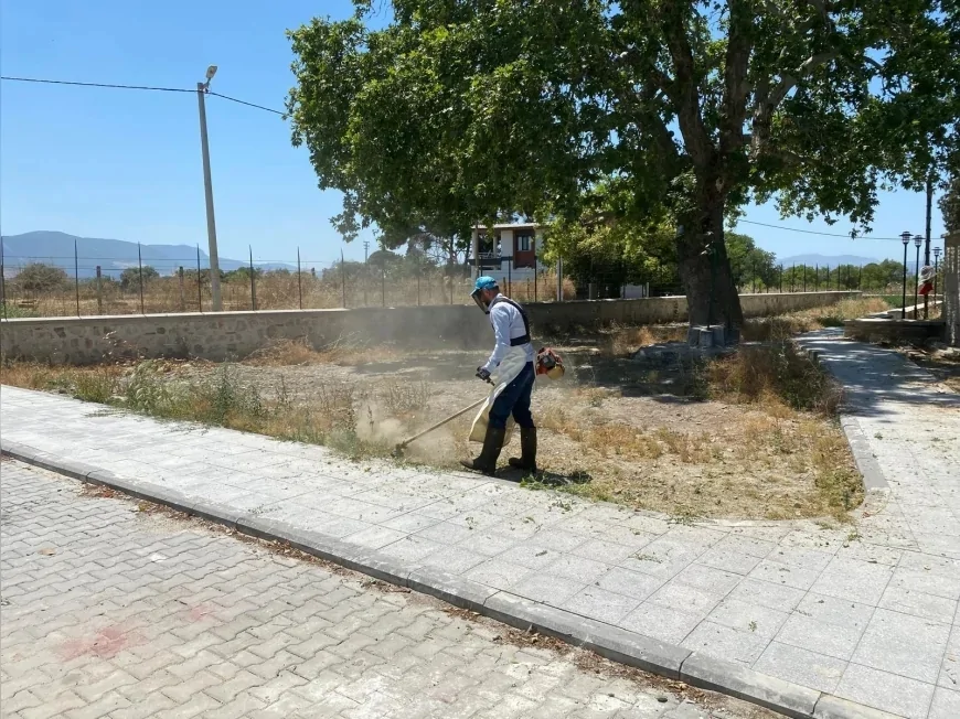 Manisa Büyükşehir Belediyesi Karacaahmet Türbesi’nde bakım ve çevre düzenleme çalışmalarını sürdürdü