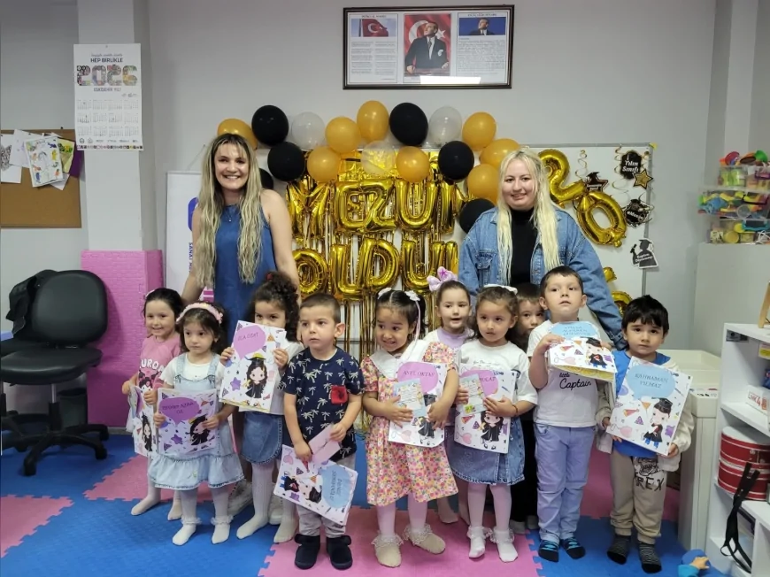 Eskişehir Büyükşehir Belediyesi ESMEK Oyun Evleri'nde Minikler İlk Karne Heyecanını Yaşadı