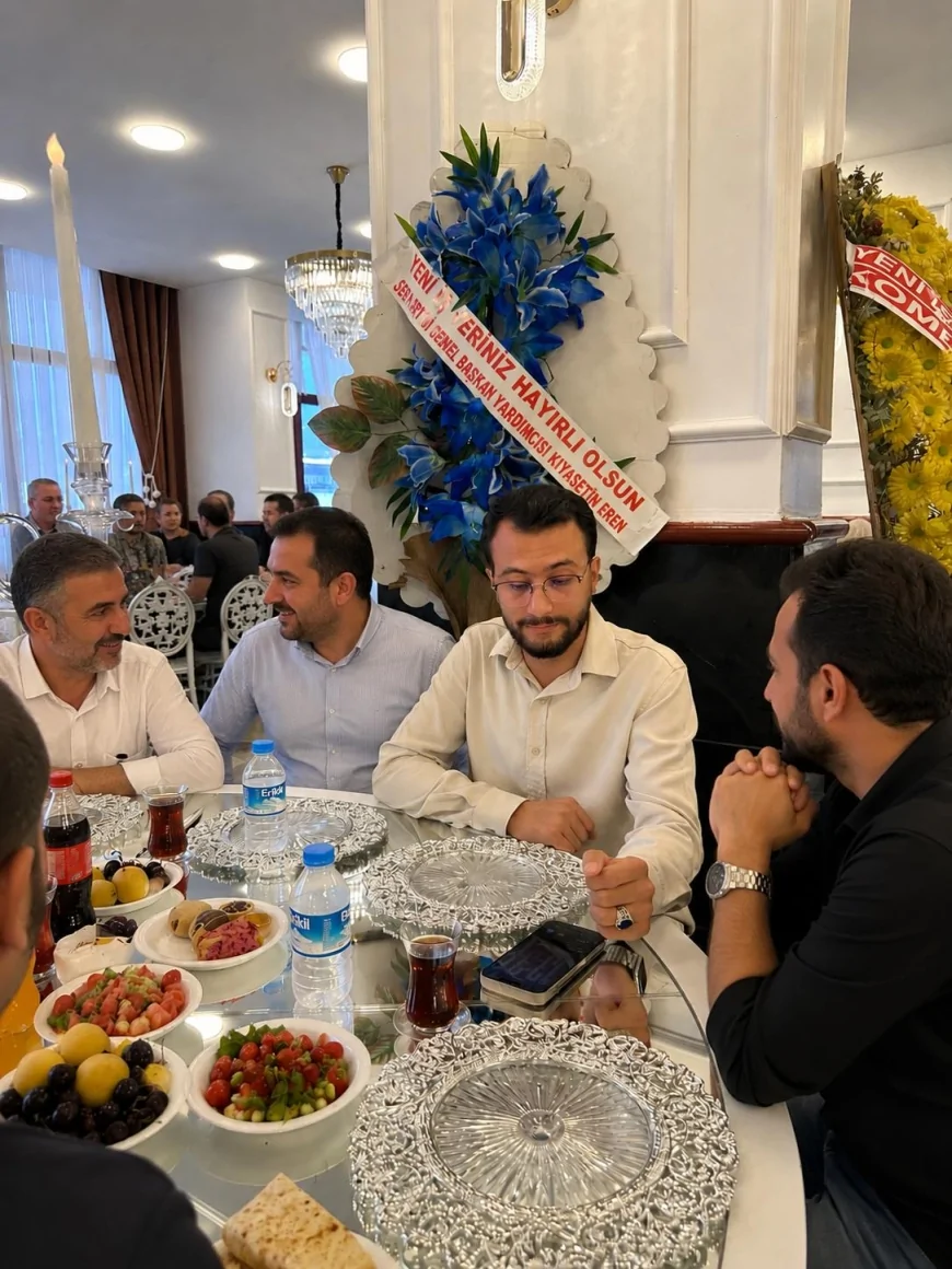 SES Partisi Genel Başkan Yardımcısı Kıyasettin Eren: “Beni değerli kılan giydiğim takım elbise değil, vatandaşımın elini sıkabilmektir”