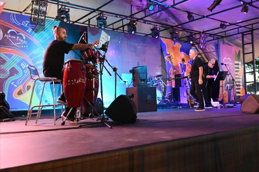 Ereğli Belediyesi Yaz Etkinliklerinde Grup Nart ve Böceeeek Grubu Konserleri Yoğun İlgi Gördü