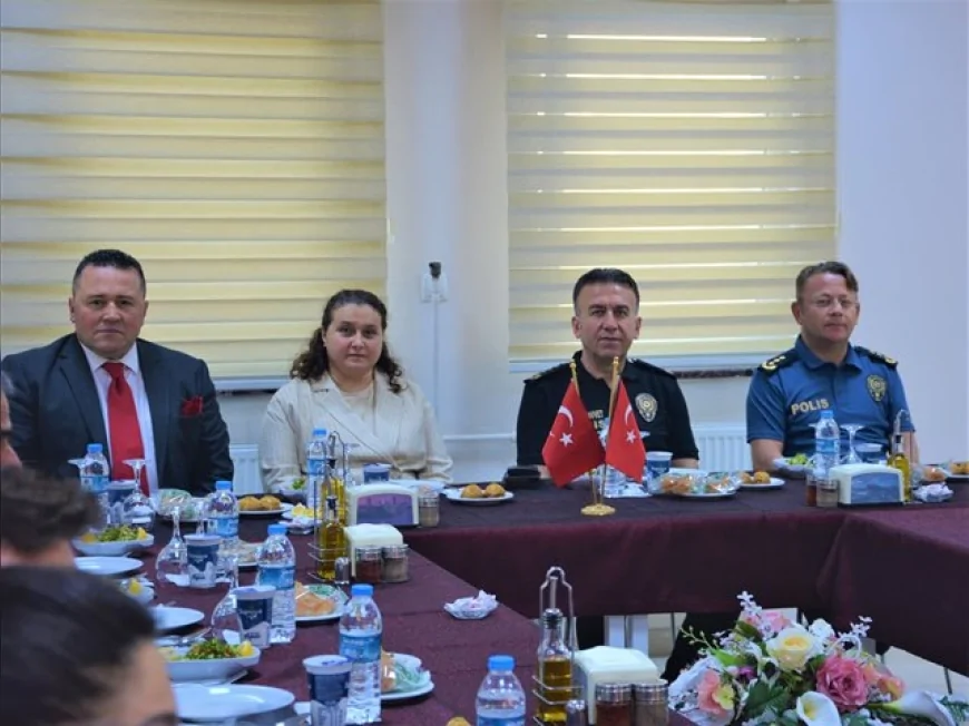 Çorum İl Emniyet Müdürü Arif Pehlivan 2026 Yılı Rütbe Terfi Töreninde Personele Yeni Rütbelerini Taktı
