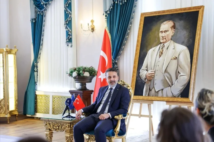Bursa Büyükşehir Belediyesi Başkan Vekili Şahin Biba, Altın Karagöz Ekiplerini Tarihi Belediye Binası’nda Ağırladı