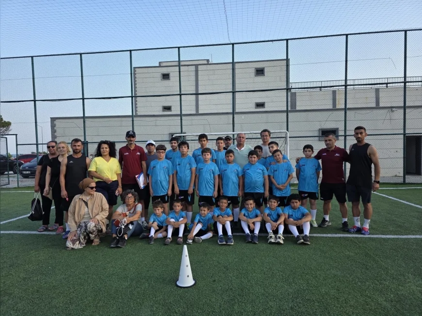 Yumurtalık Belediyesi ile Adana Büyükşehir Belediyesi işbirliğinde açılan futbol okulu çocukları sporla buluşturdu