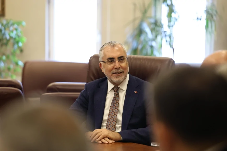 ÇALIŞMA VE SOSYAL GÜVENLİK BAKANI PROF. DR. VEDAT IŞIKHAN: “İSTİHDAMIMIZ VE ÜRETİMİMİZ ARTTIKÇA, TÜRKİYE GÜÇLENMEYE DEVAM EDECEK”