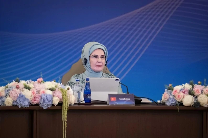 Cumhurbaşkanı Eşi Emine Erdoğan: “Bu tarihi zirvenin, insanlık adına güveni pekiştiren, uzlaşı kültürünü güçlendiren ve yeni umutlara kapı aralayan bir dönüm noktası olmasını diliyorum”