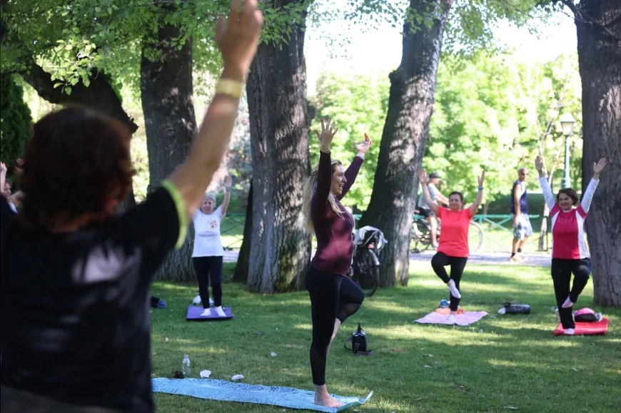 Odunpazarı Belediyesi ücretsiz açık hava sabah sporu etkinlikleriyle kadınları sağlıklı yaşam için parklarda buluşturuyor
