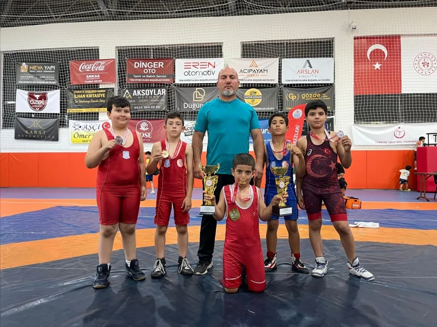 Yunusemre Belediyespor Acıpayam'daki İllerarası Grekoromen Güreş Turnuvası'nda 3 altın, 2 gümüş madalya ve 2 takım kupası kazandı