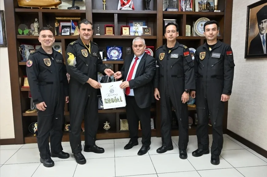 Karadeniz Ereğli Belediyesi'ni ziyaret eden SOLOTÜRK ekibi 13 yıl sonra yeniden Ereğli semalarında gösteri uçuşu gerçekleştirecek