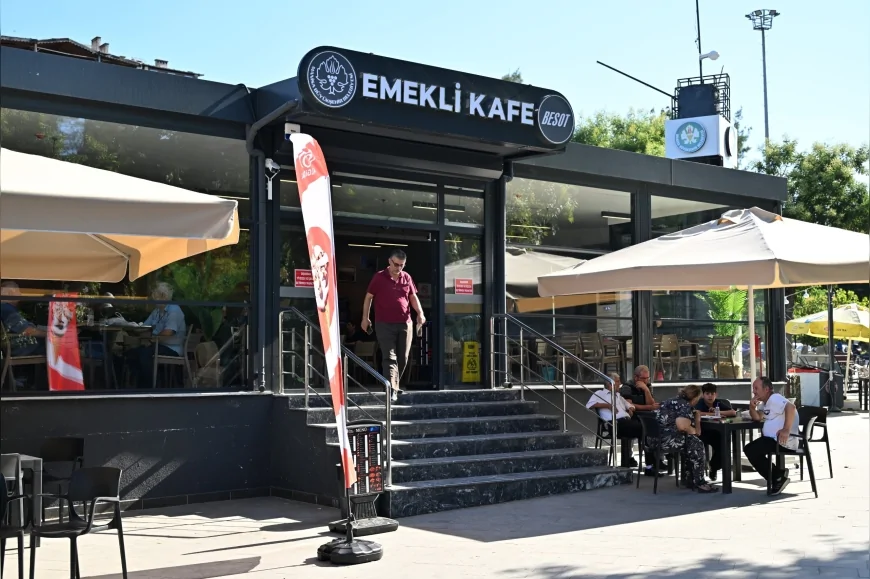 Manisa Büyükşehir Belediyesi Emekli Kafe emeklilerin sosyal buluşma noktası haline geldi