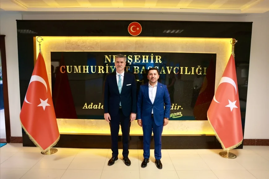 Nevşehir Belediye Başkanı Rasim Arı, Cumhuriyet Başsavcısı Âdem Çalış'a hayırlı olsun ziyaretinde bulundu