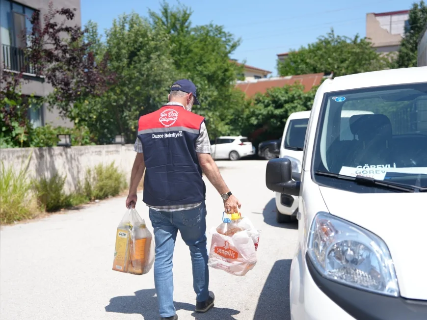 Düzce Belediyesi Atık Yağ Kampanyasında İlk Teslimatlar Başladı, 5 Litre Atık Yağ Getirene 1 Litre Yemeklik Yağ Veriliyor