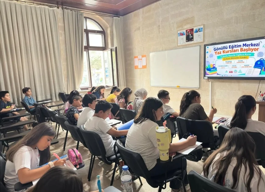 Nevşehir Belediyesi Gönüllü Eğitim Merkezi Yaz Kurslarında 280 Öğrenci Gönüllü Öğretmenlerle Eğitim Alıyor