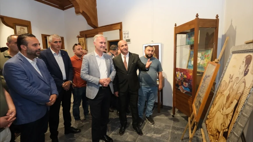 İnegöl Belediyesi Kent Müzesi’nde Yüksel Kılıçoğlu’nun 97 eserden oluşan kişisel resim sergisi sanatseverlerle buluştu