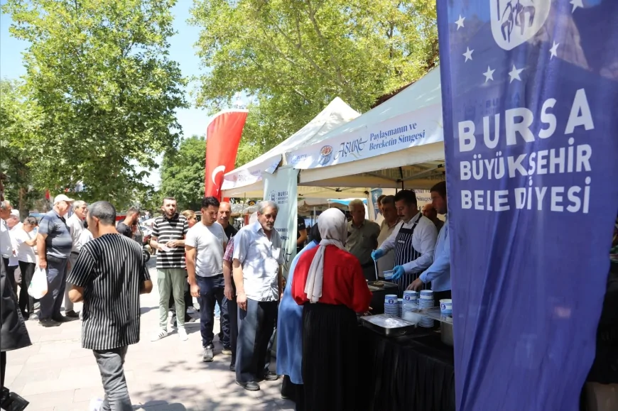 Bursa Büyükşehir Belediyesi'nin Muharrem Ayı Aşure İkramları Yenişehir'de Yoğun Katılımla Gerçekleştirildi