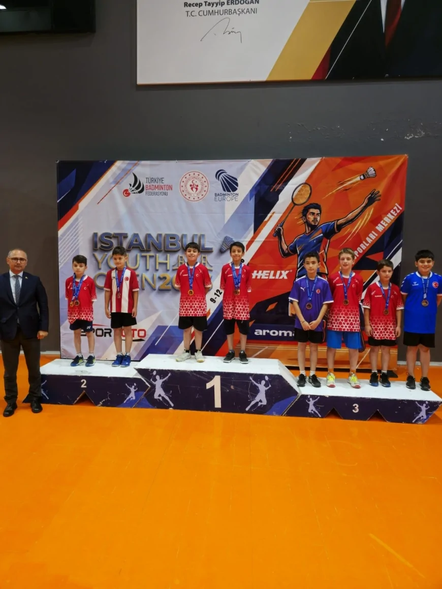 Bursa Büyükşehir Belediyespor badmintoncuları İstanbul Youth Open Turnuvası'ndan 6 madalya ile döndü