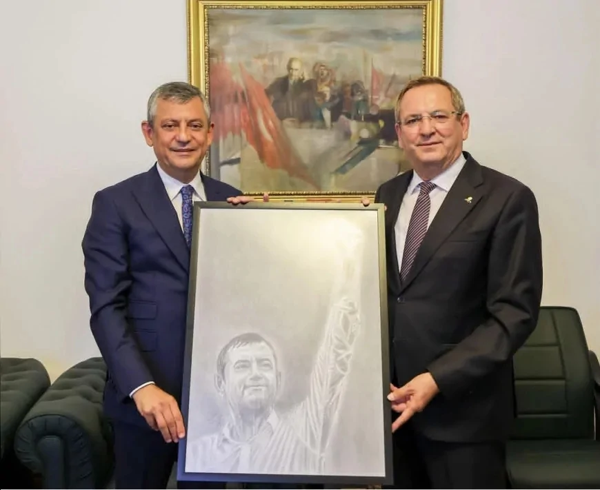 Ayvalık Belediye Başkanı Mesut Ergin, CHP Genel Başkanı Özgür Özel’i TBMM’de Ziyaret Ederek Yerel Yönetim Gündemini Değerlendirdi