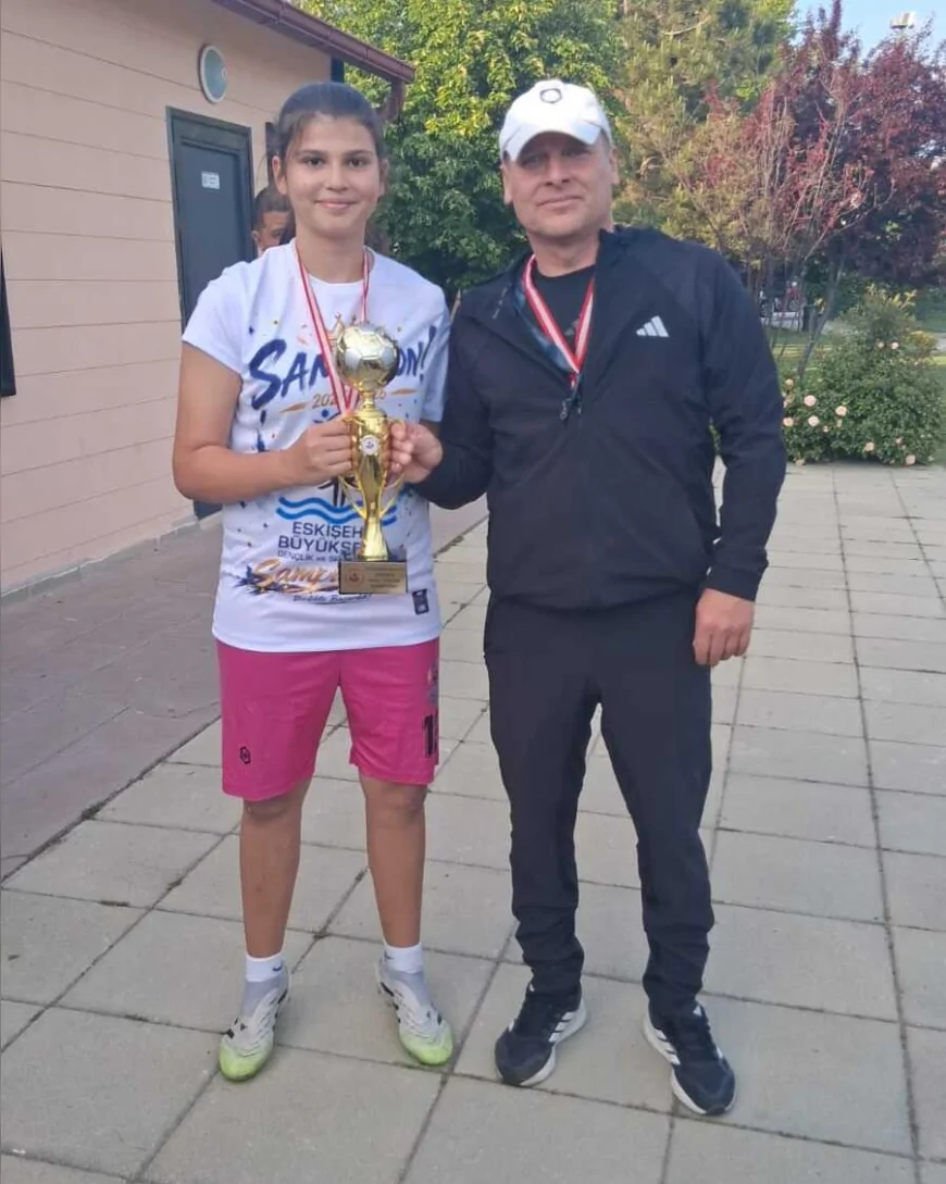 Eskişehir Büyükşehir Gençlik ve Spor Kulübü Kalecisi Tuana Özkan TFF Riva Milli Takım Kampı'na Davet Edildi!