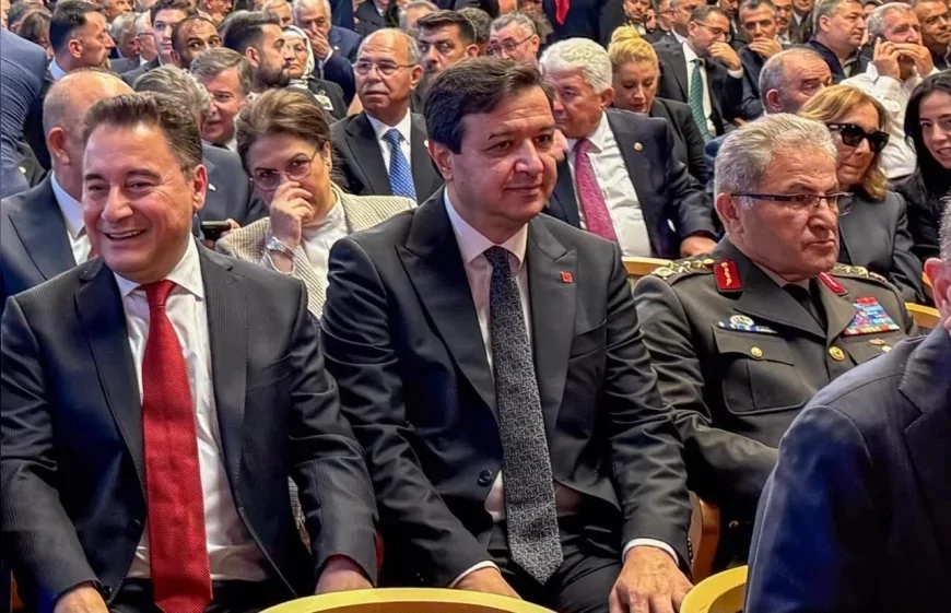 Saadet Partisi Genel Başkanı Mahmut Arıkan 15 Temmuz Anma Programlarında TBMM'de Şehitleri Dualarla Andı