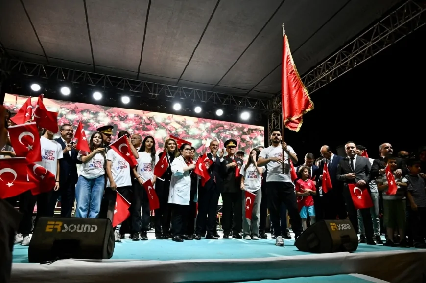 Malatya'da 15 Temmuz Demokrasi ve Millî Birlik Günü programında binlerce vatandaş tek yürek oldu