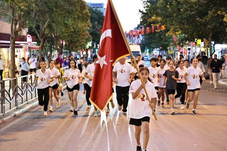 Manisa’da 15 Temmuz Sancak Koşusu Ay Yıldızlı Sancağın Elden Ele Taşınmasıyla Tamamlandı!