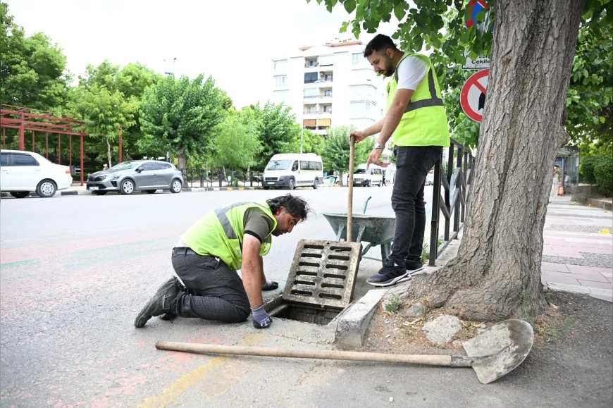 MASKİ 17 ilçede yağmur suyu ızgaralarının bakım ve temizlik çalışmalarını aralıksız sürdürüyor