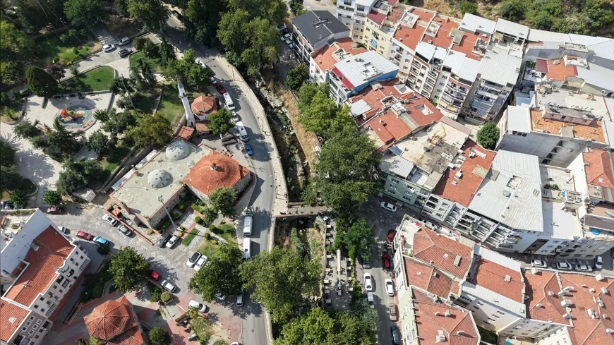 Manisa Büyükşehir Belediyesi Çaybaşı Deresi’nde çevre temizliği çalışması gerçekleştirdi