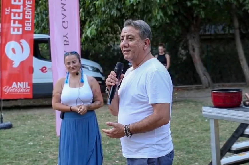 Efeler Belediye Başkanı Anıl Yetişkin vatandaşlarla açık hava yoga etkinliğinde bir araya geldi