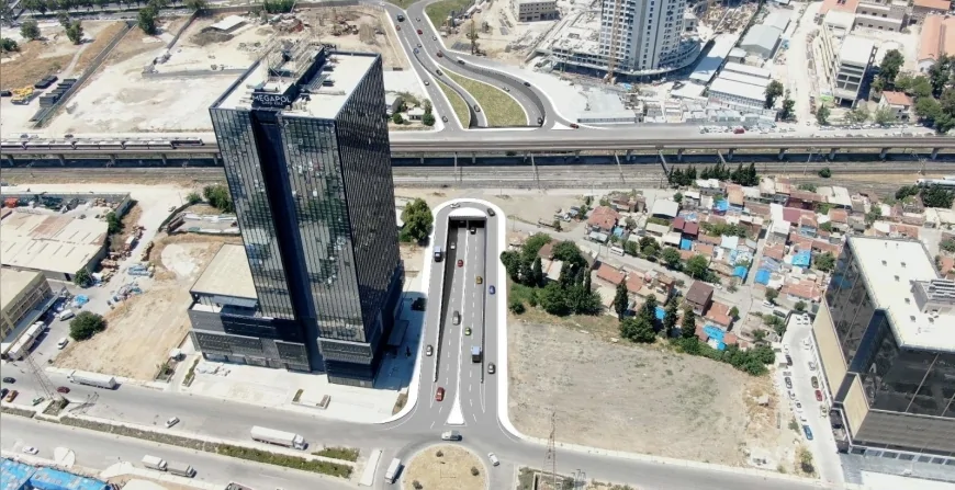 İzmir Büyükşehir Belediyesi Mürselpaşa Karayolu Alt Geçidi Projesi'nde temel çalışmalar tamamlandı, gövde kazısı başladı