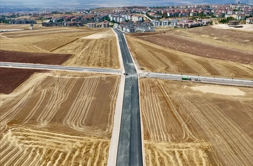 Eskişehir Büyükşehir Belediye Başkanı Ayşe Ünlüce: “Kartopu Caddesi’ni Yaşar Kemal Bulvarı’na bağlayarak ulaşımı daha hızlı ve güvenli hale getirdik”