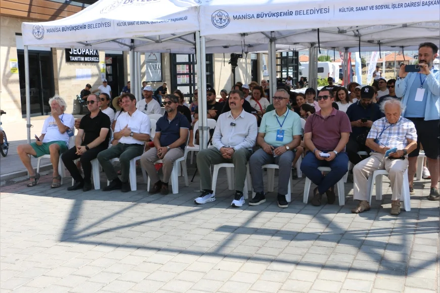 Manisa Büyükşehir Belediyesi Kula-Salihli UNESCO Global Jeoparkı’nda düzenlenen Astrofest bilim ve gökyüzü tutkunlarını buluşturdu
