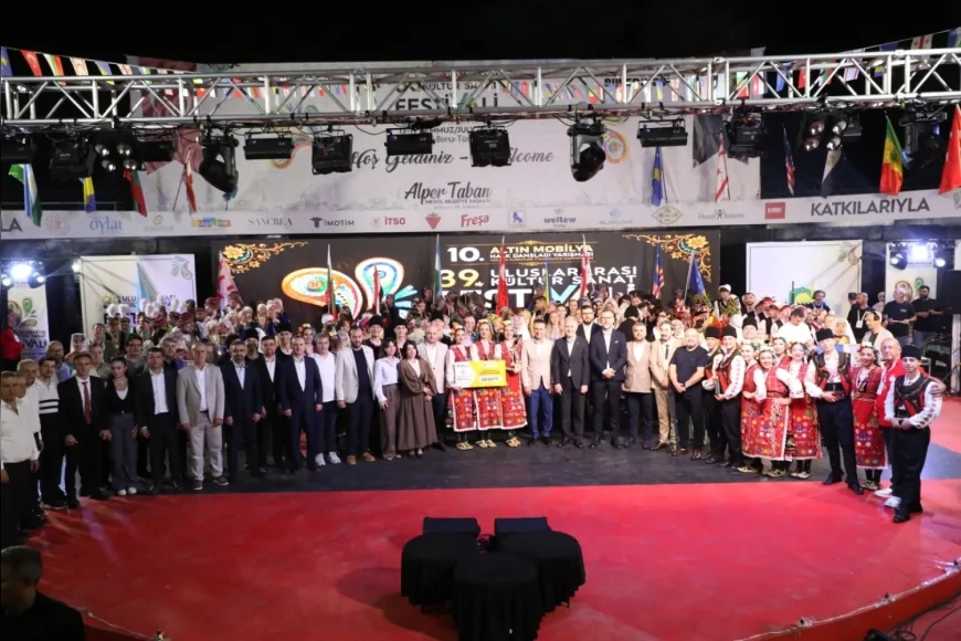 İnegöl Belediyesi’nin 10. Altın Mobilya Halk Dansları Yarışması’nda Bulgaristan birincilik ödülünü kazandı