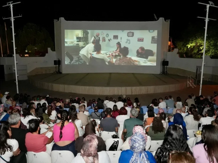 Denizli Büyükşehir Belediye Başkanı Bülent Nuri Çavuşoğlu açık hava sinema günlerinde vatandaşlarla buluştu