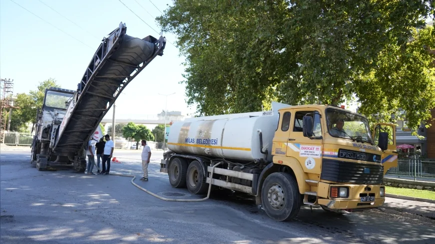 Milas Belediyesi, ilçe genelindeki ulaşım yatırımları kapsamında Ahmet Yesevi Caddesi’nde 1700 metrelik sıcak asfalt çalışmasını başlattı.