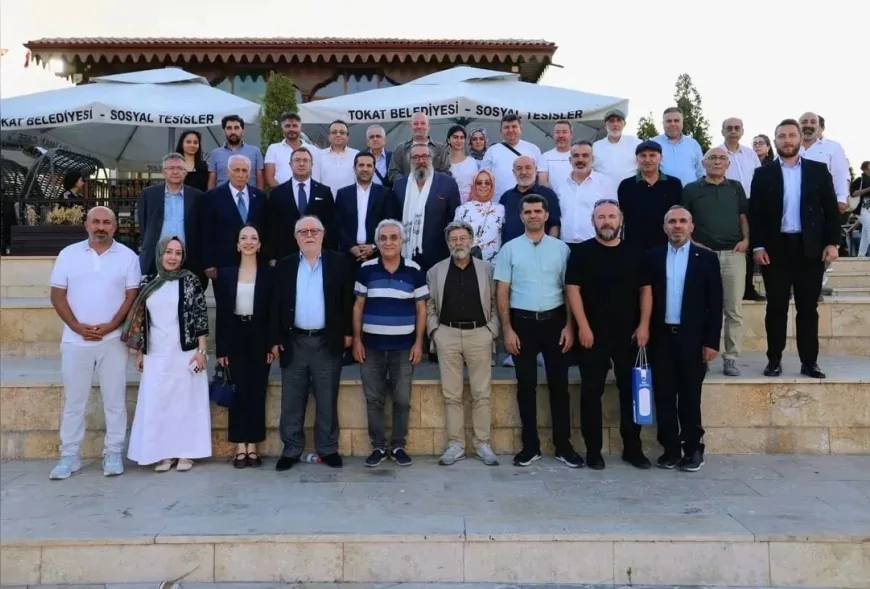 Tokat Valisi Abdullah Köklü, “Tokat'ın Sinema Geleceği” buluşmasında sektör temsilcileriyle Gök Medrese'de bir araya geldi