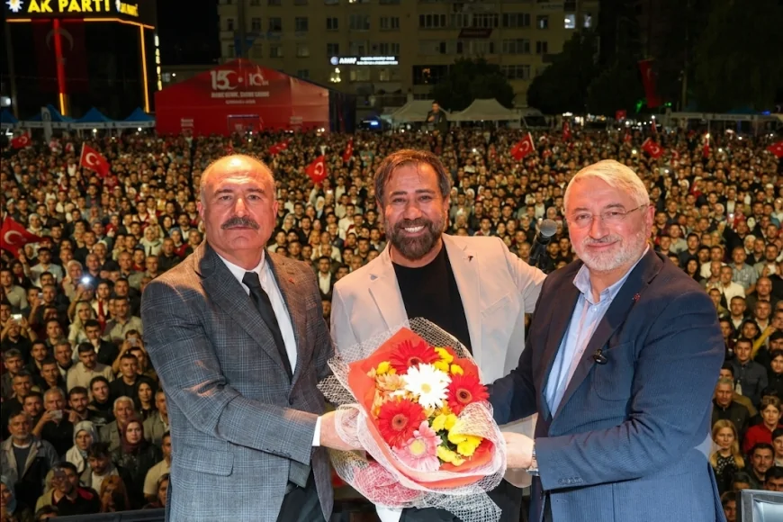 Çorum’da 15 Temmuz etkinliklerinde Osman Öztunç konserine vatandaşlardan yoğun ilgi