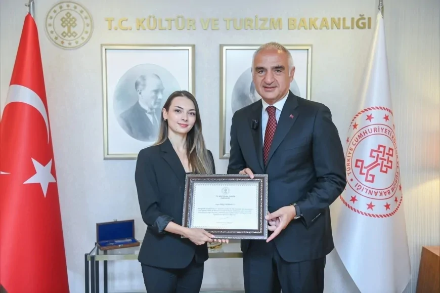 Kültür ve Turizm Bakanı Mehmet Nuri Ersoy: “Nilay Tahiroğlu Türk balesi adına tarihi bir başarıya imza attı”