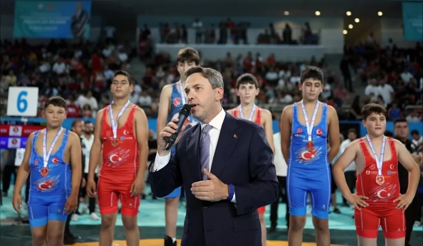 Enerji ve Tabii Kaynaklar Bakanı Alparslan Bayraktar: “Sonuna kadar Türk güreşinin ve sporcuların yanındayız”