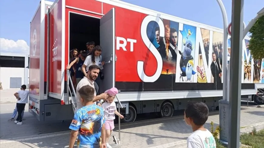 TRT Sinema Tırı Çorum’da Minik Sinemaseverleri Kadeş Meydanında Ücretsiz Gösterimlerle Buluşturuyor