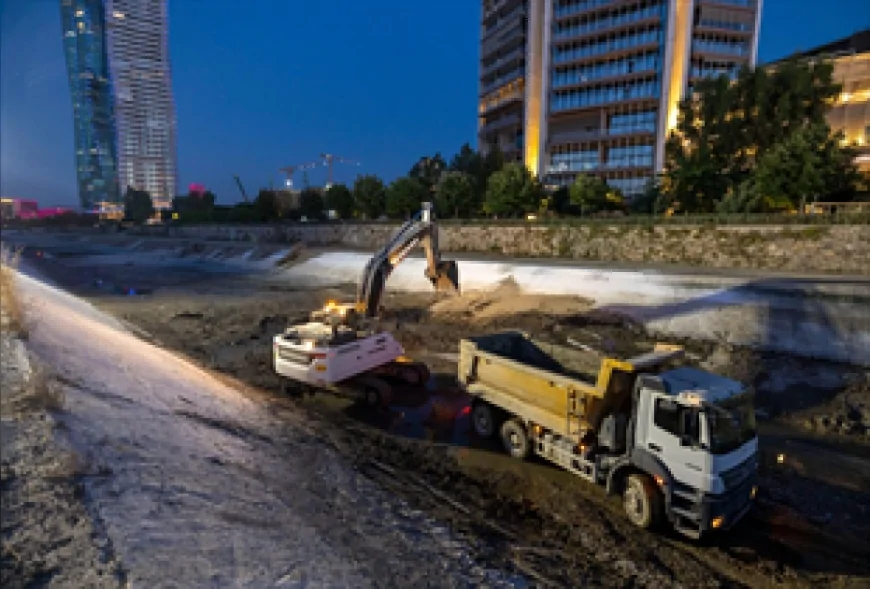 İzmir Büyükşehir Belediyesi İZSU Manda Çayı’nda 7 gün 24 saat sürecek kapsamlı temizlik çalışmasını başlattı