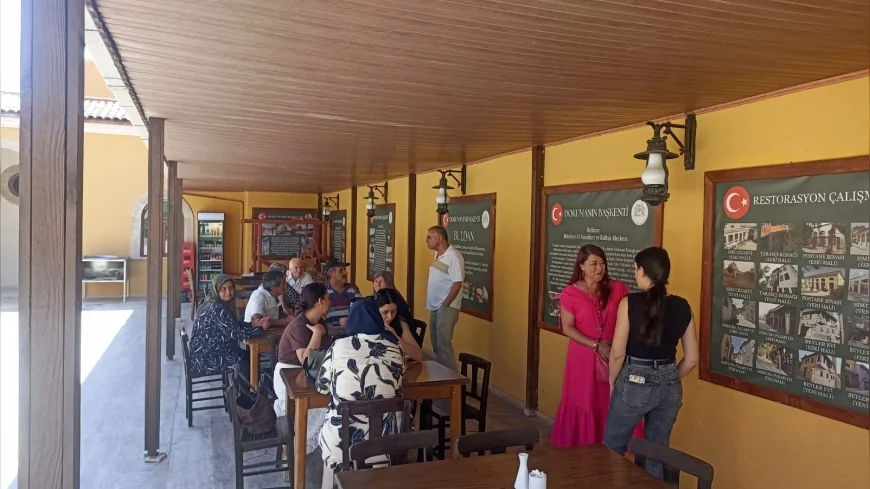 Denizli Büyükşehir Belediyesi Karahayıt’ta Konaklayan Yerli Turistleri Ücretsiz Kültür Gezileriyle Buldan’ın Tarihi Mirasıyla Buluşturdu!