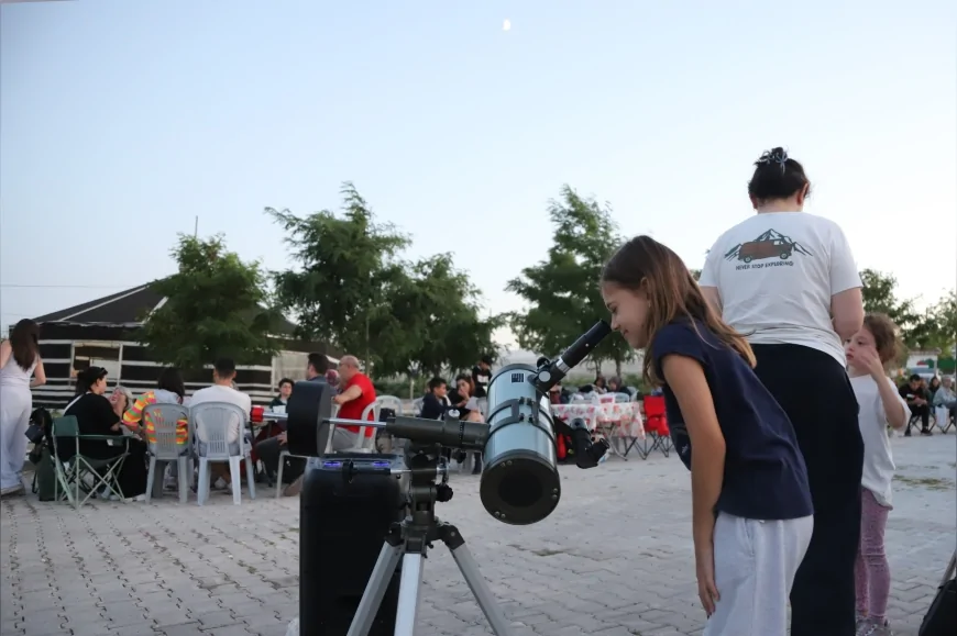 Eskişehir Büyükşehir Belediyesi gökyüzü tutkunlarını Seyitgazi’de teleskoplarla yıldızlarla buluşturdu