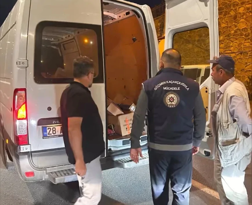 İÇİŞLERİ BAKANLIĞI: “81 İLDE DÜZENLENEN DENETİMLERDE 25 GÖÇMEN KAÇAKÇILIĞI ORGANİZATÖRÜ VE 355 DÜZENSİZ GÖÇMEN YAKALANDI”