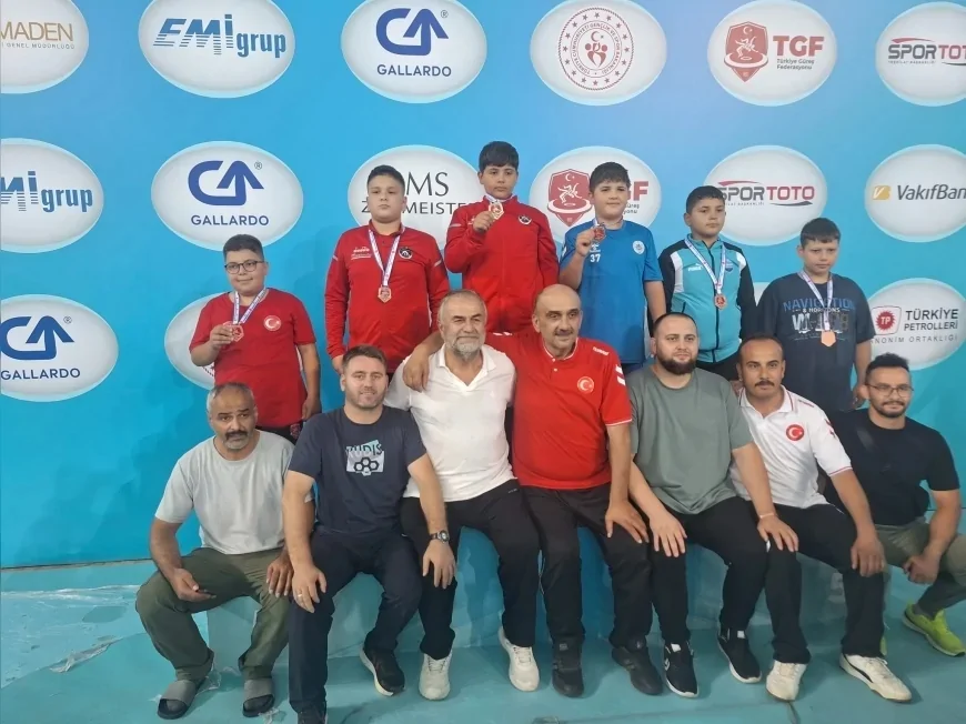 Düzce Belediyesi Spor Akademisi Minikler Türkiye Güreş Şampiyonası'nda 1 Altın ve 3 Bronz Madalya Kazandı