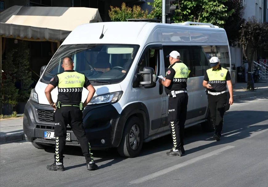 Yalova Belediyesi Korsan Servis Araçlarına Yönelik Denetimlerini Sıklaştırdı, Kurallara Uymayan Araçlara Trafikten Men Uyarısı